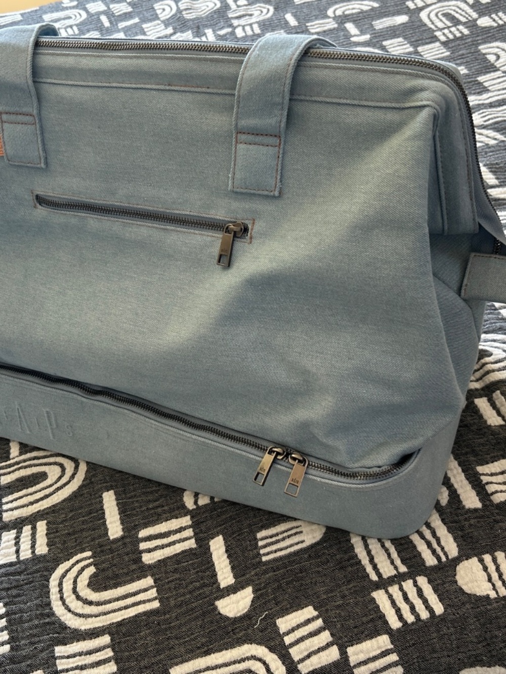 Beis x GAP Weekender Tote - Picture 9 of 11